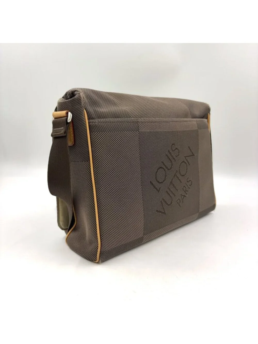 Louis Vuitton Damier Geant Leather Nylon Khaki Brown Lightbrown Shoulder